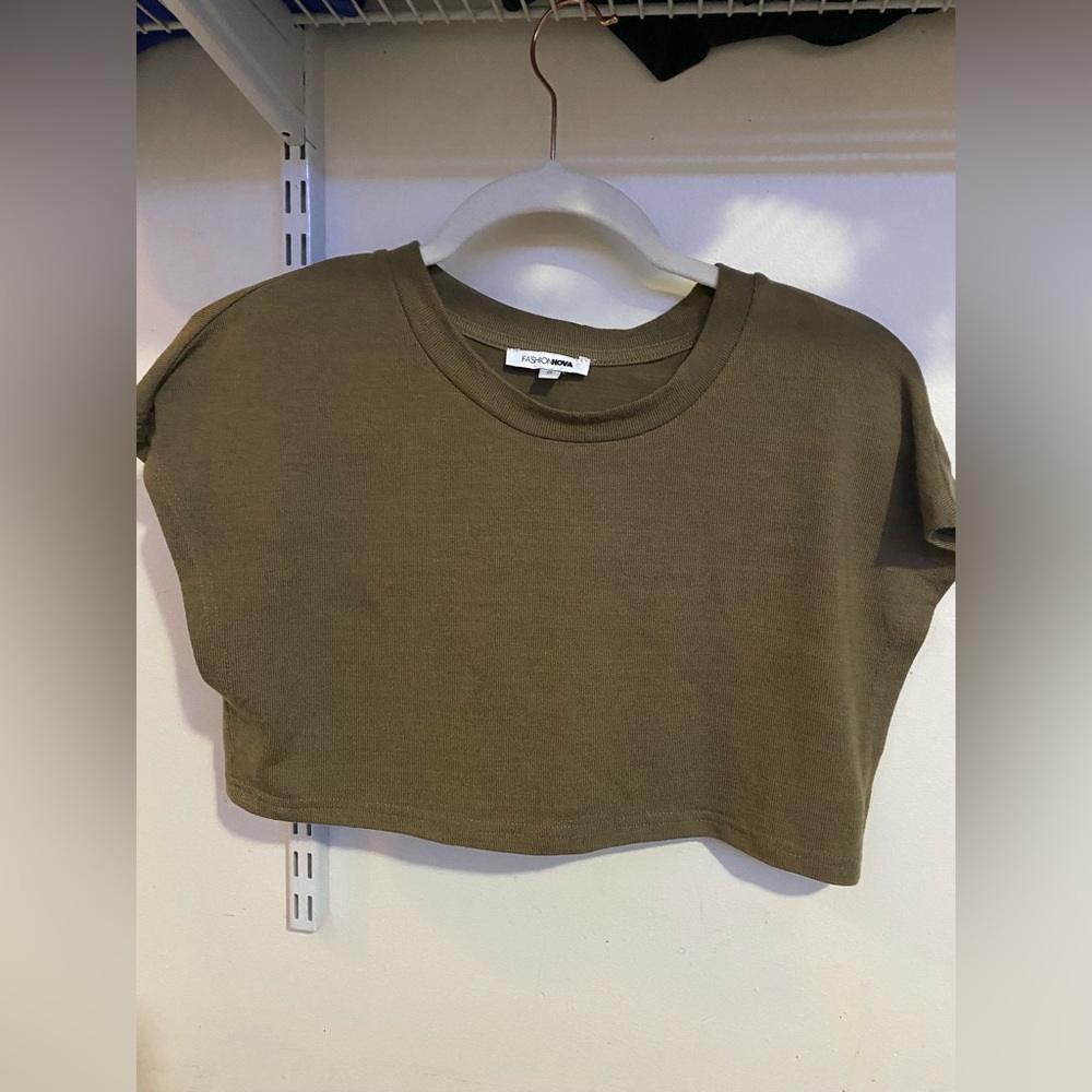 Fashion nova crop top